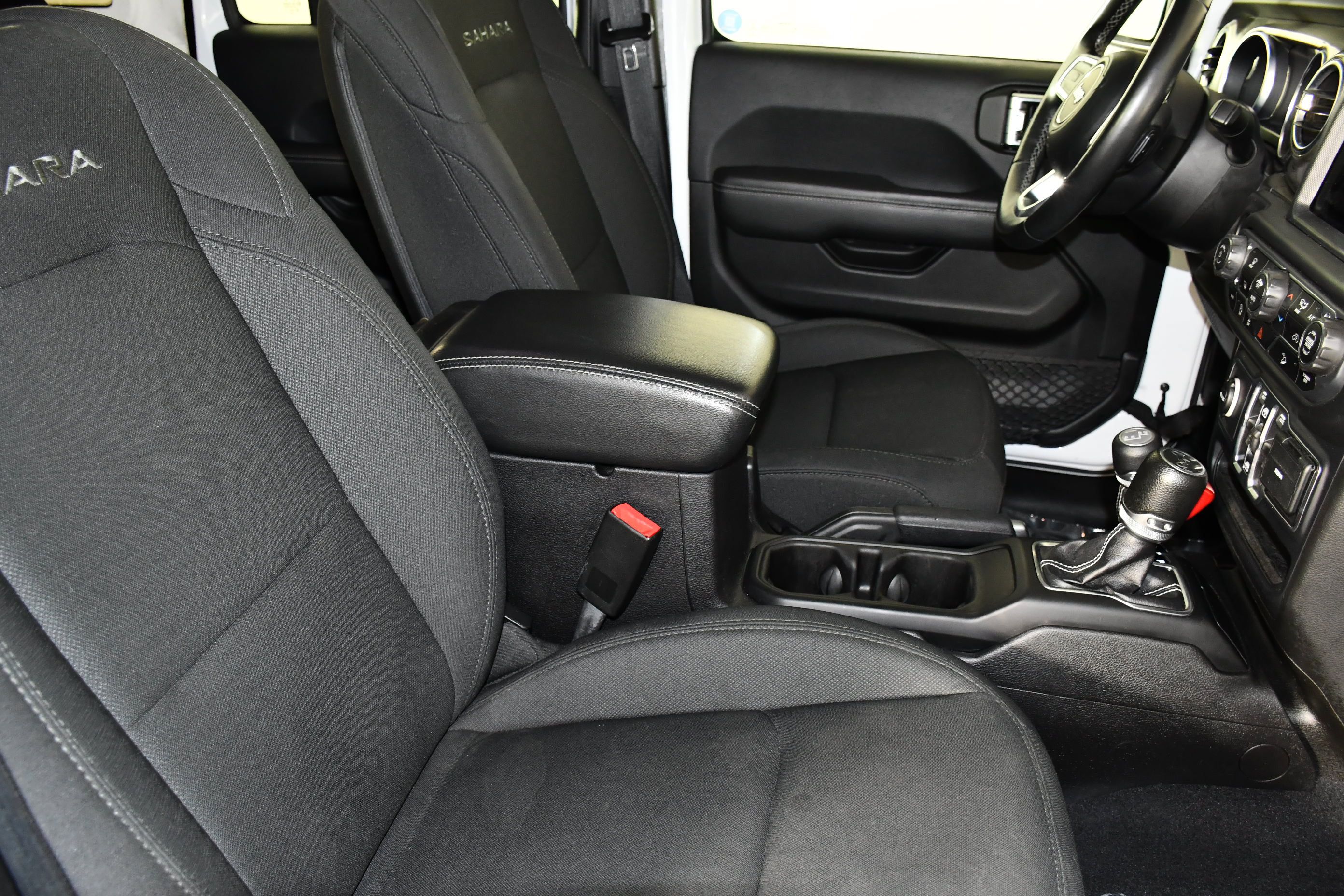Used 2018 Jeep Wrangler Unlimited Sahara AWD/4WD image 40