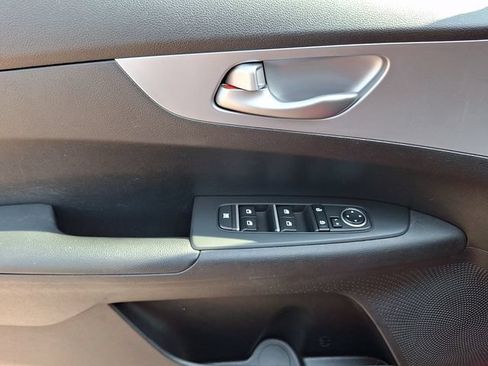 Used 2022 Kia Forte LXS w/ LXS Technology Package FWD image 12