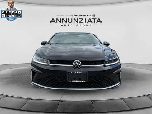 Used 2025 Volkswagen Jetta SE FWD image 8