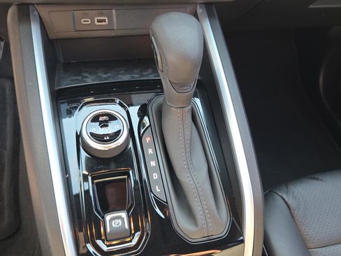 Used 2024 Chevrolet Colorado Trail Boss w/ Technology Package image 22