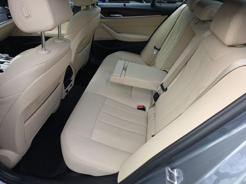 Used 2023 BMW 530i xDrive w/ Convenience Package image 10