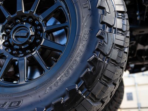 Used 2025 Ford F350 Platinum w/ Tremor Off-Road Package image 28