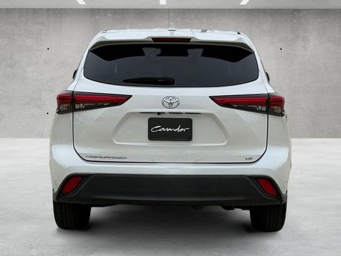 Used 2021 Toyota Highlander LE FWD image 15