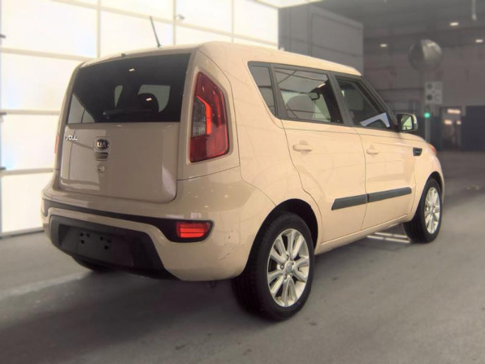 Used 2013 Kia Soul + w/ Audio Pkg FWD image 4