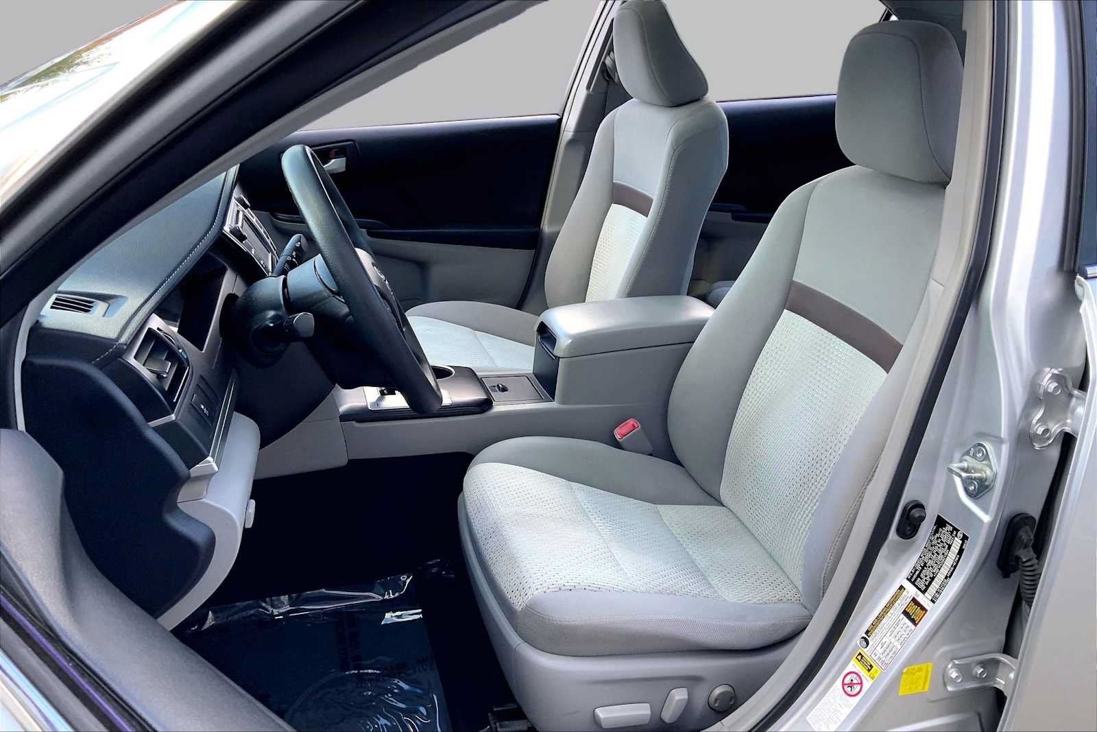 Used 2012 Toyota Camry LE FWD image 8