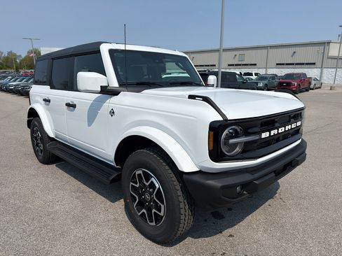 New 2026 Ford Bronco Outer Banks AWD/4WD image 3
