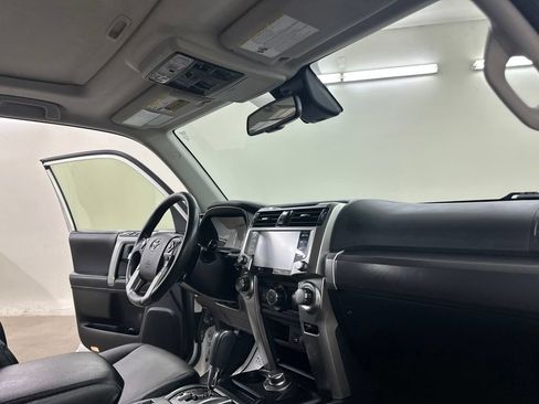 Used 2022 Toyota 4Runner SR5 Premium w/ Moonroof Package AWD/4WD image 19
