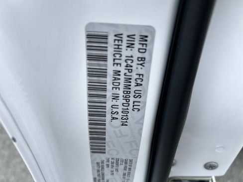 Used 2023 Jeep Cherokee Altitude Lux image 36