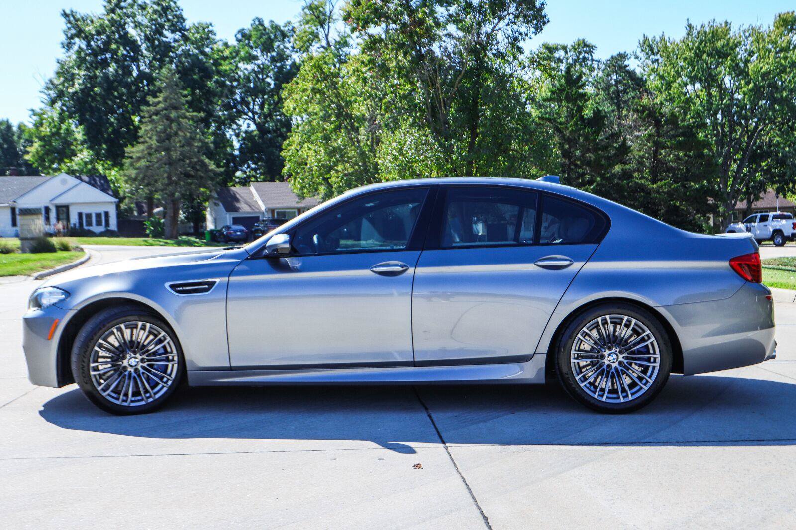 Used 2015 BMW M5 RWD image 4