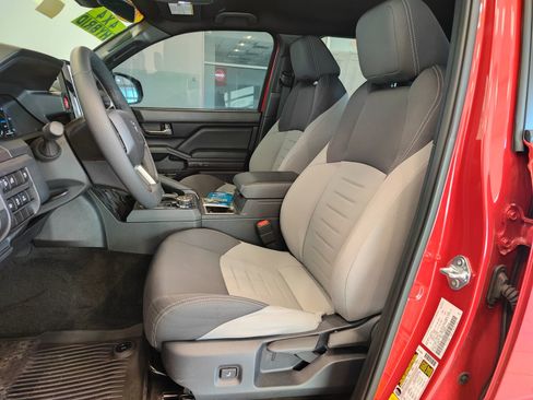 Used 2025 Toyota Tacoma TRD Off-Road image 11