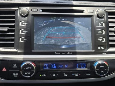 Used 2017 Toyota Highlander SE AWD/4WD image 23
