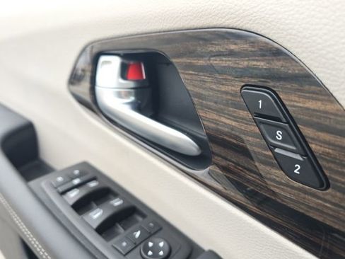 Used 2024 Chrysler Pacifica Limited image 27