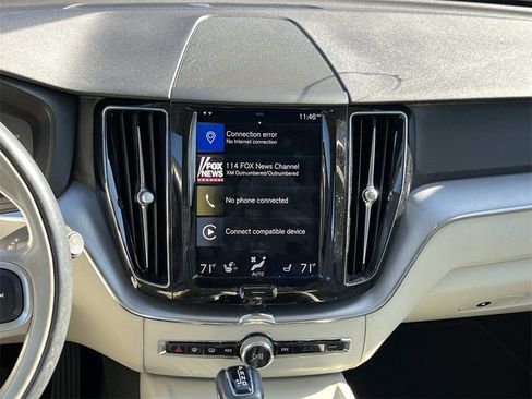 Used 2018 Volvo XC60 T5 Momentum w/ Vision Package image 16