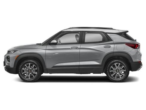Used 2023 Chevrolet TrailBlazer ACTIV w/ Sun and Liftgate Package FWD image 3