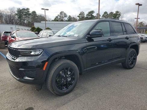 New 2025 Jeep Grand Cherokee Altitude image 3
