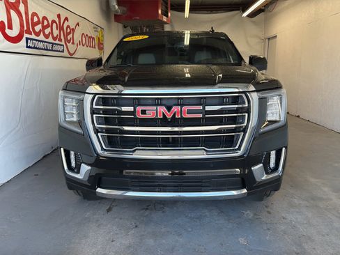 Used 2023 GMC Yukon XL SLT w/ SLT Premium Package image 3