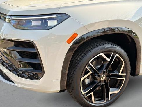 New 2026 Volkswagen Tiguan SEL R-Line AWD/4WD image 10