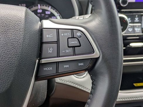Used 2023 Toyota Highlander XLE FWD image 28