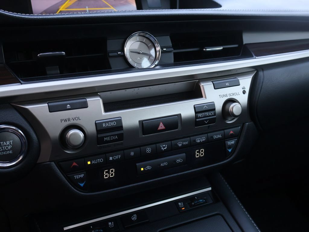 Used 2016 Lexus ES 350 w/ Premium Package w/Wood Trim FWD image 26