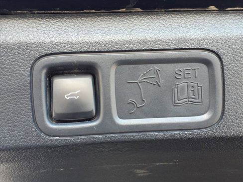 Used 2024 Ford Expedition XLT image 32