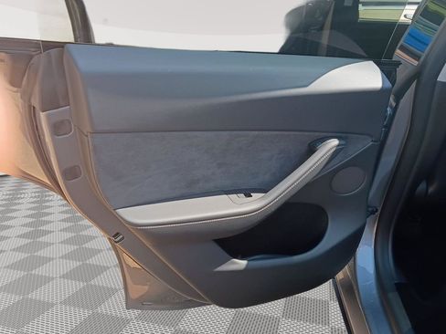 Used 2025 Tesla Model Y Performance AWD/4WD image 23