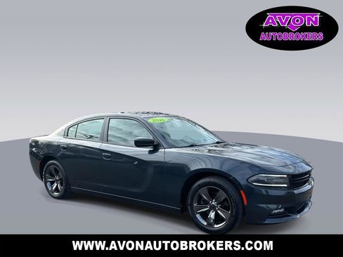 Used 2016 Dodge Charger SXT RWD image 1