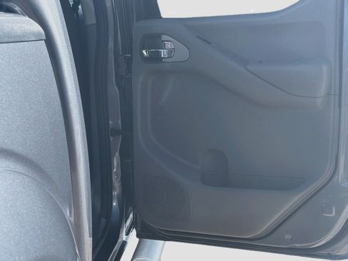 Used 2021 Nissan Frontier SV w/ Midnight Edition Floor Mats AWD/4WD image 28