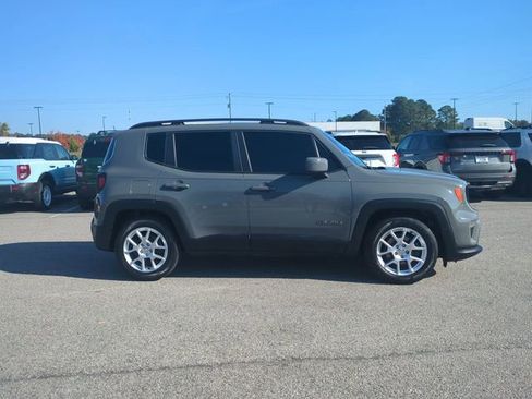 Used 2020 Jeep Renegade Latitude w/ Popular Equipment Group image 3