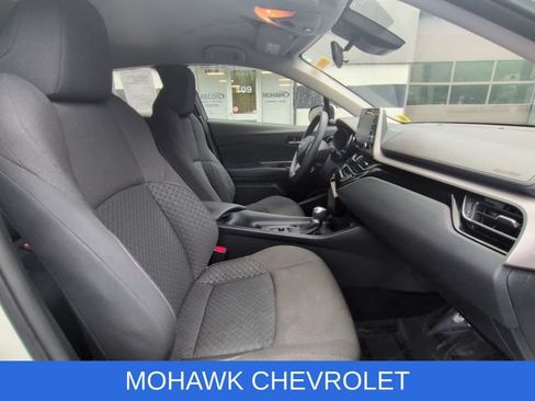 Used 2021 Toyota C-HR LE FWD image 28