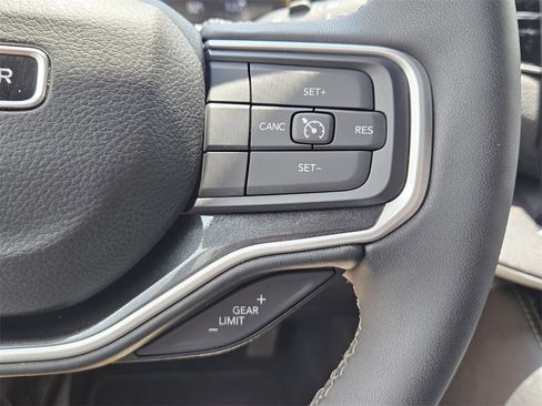 Used 2024 Jeep Wagoneer 4WD image 22