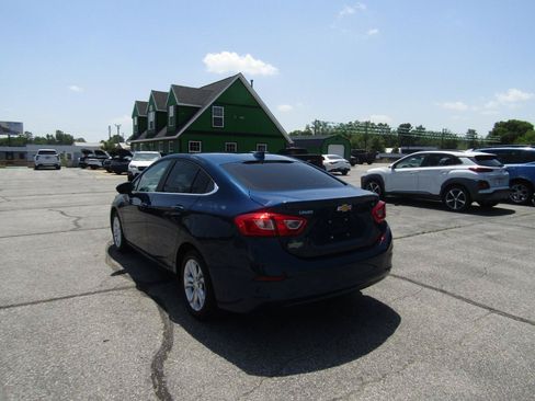 Used 2019 Chevrolet Cruze LT w/ LT Plus Package FWD image 5