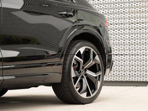 Certified 2024 Audi RS Q8 w/ Black Optic Package AWD/4WD image 40