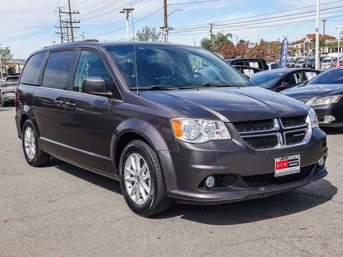 Certified 2019 Dodge Grand Caravan SXT image 3