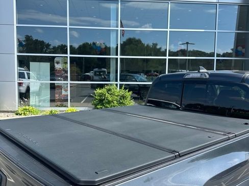 Used 2019 Toyota Tacoma SR5 AWD/4WD image 5