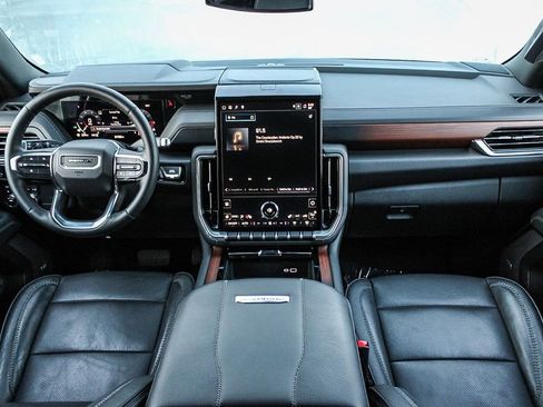 Used 2025 GMC Yukon XL Denali AWD/4WD image 13