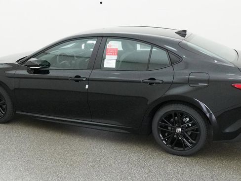 New 2026 Toyota Camry SE image 7