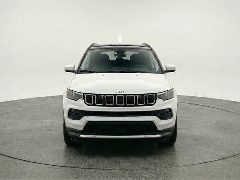 Used 2025 Jeep Compass Limited AWD/4WD image 2