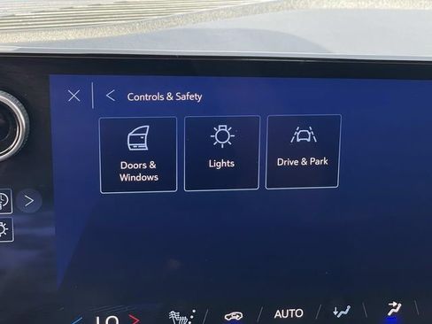 Used 2025 Chevrolet Equinox EV LT w/ Convenience Package image 14