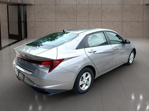 Used 2023 Hyundai Elantra SE FWD image 3