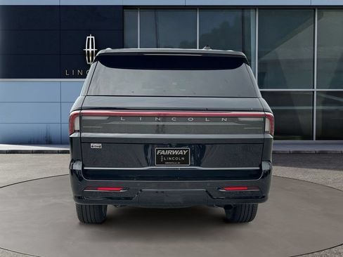 Used 2025 Lincoln Navigator Reserve AWD/4WD image 6