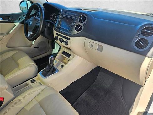 Used 2017 Volkswagen Tiguan SEL image 21