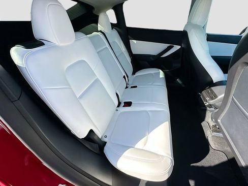 Used 2022 Tesla Model Y Long Range AWD/4WD image 27