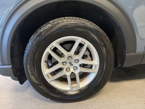 Used 2025 Ford Explorer Active AWD/4WD image 20