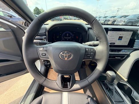 Used 2026 Toyota Camry SE FWD image 13
