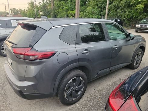 Used 2025 Nissan Rogue SV FWD image 4