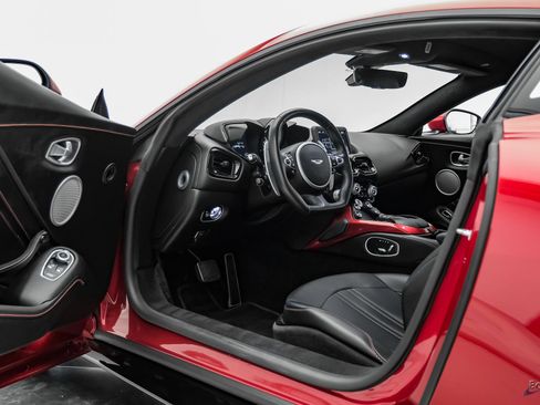 Used 2019 Aston Martin V8 Vantage Coupe RWD image 38