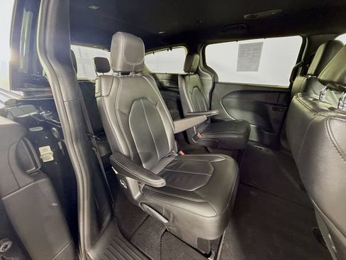 Used 2020 Chrysler Pacifica Touring-L w/ Advanced Safetytec Group AWD/4WD image 28