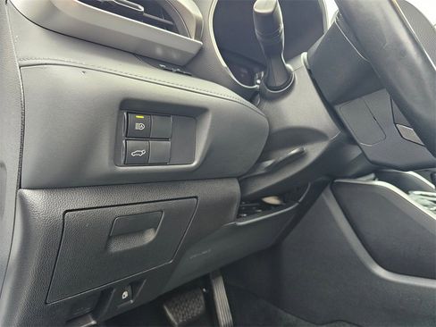 Used 2021 Toyota Highlander XLE image 21