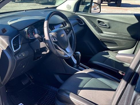 Certified 2022 Chevrolet Trax LT w/ LT Convenience Package image 21