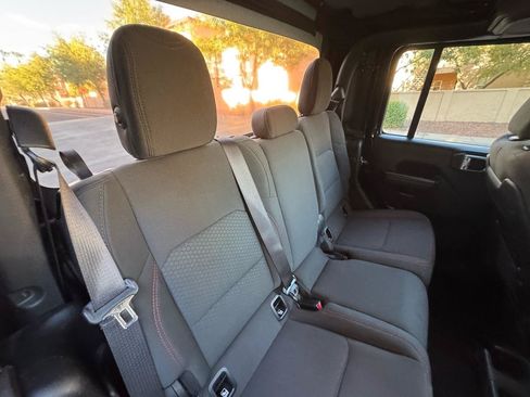 Used 2022 Jeep Gladiator Rubicon AWD/4WD image 21